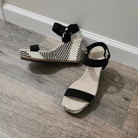 Anne Klein black and cream wedge sandals, like new, so cute sz 7.5 - Picture 2 of 5
